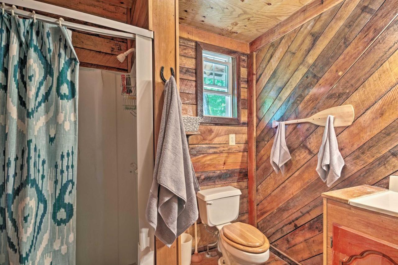 Creekside Cabin With Deck In Pisgah Forest! Barnardsville Eksteriør billede