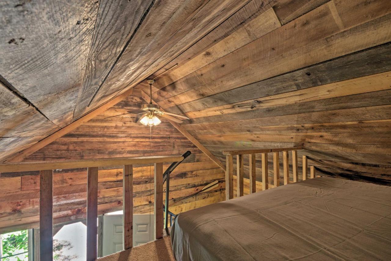 Creekside Cabin With Deck In Pisgah Forest! Barnardsville Eksteriør billede